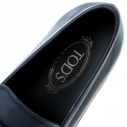 مملوكة مسبقًا حذاء رياضي تودز سليب أون بيني بوت جلد أزرق مقاس 42