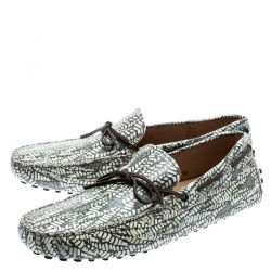 مملوكة مسبقًا Tod's Green Abstract Print Leather Bow Loafers Size 42.5