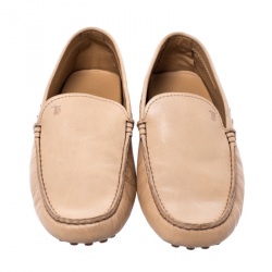 مملوكة مسبقًا Tod's Beige Leather Gommino Loafers Size 42.5