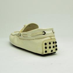 مملوكة مسبقًا Tod's Cream Patent Gommino Driving Leather Loafers Size 37