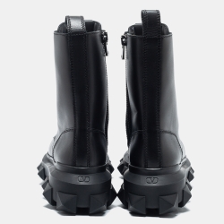مملوكة مسبقًا Valentino Black Leather Trackstud Combat Boots Size 40.5