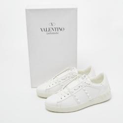 مملوكة مسبقًا Valentino White Leather Rockstud Untitled Sneakers Size 41.5