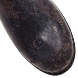 مملوكة مسبقًا Valentino Lace Print Rubber Rain Boots Size 39