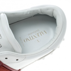 Pre Owned حذاء رياضي فالنتينو سليب اون تفاصيل مخطط جلد لونين مقاس 44