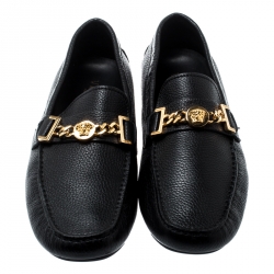 Pre Owned حذاء لوفرز فرساتشي تفاصيل سلسلة أيقونة مادوسا جلد حُبيبي أسود مقاس 42