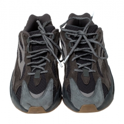  مملوكة مسبقًا Yeezy x Adidas Utility Grey Boost 700 Wave Runner Sneakers Size 42
