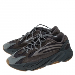 مملوكة مسبقًا Yeezy x Adidas Utility Grey Boost 700 Wave Runner Sneakers Size 42