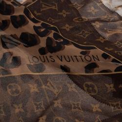 مملوكة مسبقًا Louis Vuitton Leopard and Monogram Silk Scarf