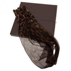 مملوكة مسبقًا Louis Vuitton Leopard and Monogram Silk Scarf