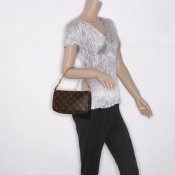 مملوكة مسبقًا Louis Vuitton Monogram Pochette Accessories Shoulder Bag 
