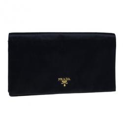 مملوكة مسبقًا Prada Black Satin Clutch