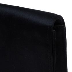 مملوكة مسبقًا Prada Black Satin Clutch