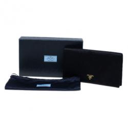 مملوكة مسبقًا Prada Black Satin Clutch
