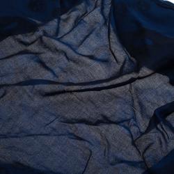 مملوكة مسبقًا وشاح كوفيه اليكساندر ماكوين مودال كشمير أزرق بجمجمة مثلثة للجنسين