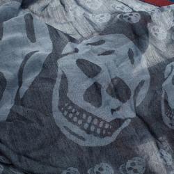 مملوكة مسبقًا وشاح كوفيه أليكساندر مكوين مودال كشمير رمادي بجمجمة مثلثة للجنسين