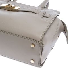 مملوكة مسبقًا Aigner Light Grey Leather Turnlock Shoulder Bag