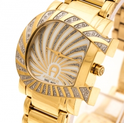 Pre Owned Aigner White Mother of Pearl Gold Plated Stainless Steel Diamonds Genua Due A31600 Women's Wristwatch 31 mm