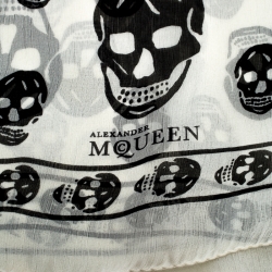 Pre Owned Alexander McQueen White Skull Print Silk Foulard Scarf
