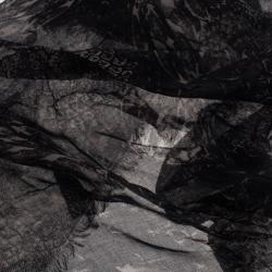 مملوكة مسبقًا وشاح اليكساندر ماكوين أسود نقشة جلد الثعبان مربع