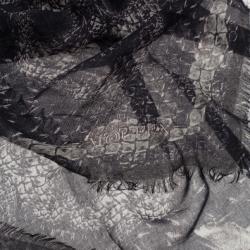 مملوكة مسبقًا وشاح اليكساندر ماكوين أسود نقشة جلد الثعبان مربع