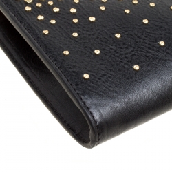مملوكة مسبقًا Alexander McQueen Black Leather Studded Skull Knuckle Clutch
