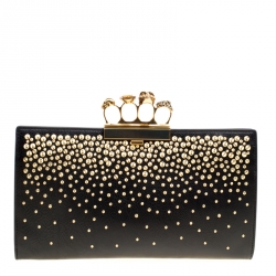 مملوكة مسبقًا Alexander McQueen Black Leather Studded Skull Knuckle Clutch