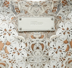 Pre Owned Alexander McQueen White Printed Satin Medium De Manta Clutch