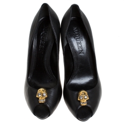 Pre Owned Alexander McQueen Black Leather Crystal Embellished Skull Detail Peep Toe Platform Pumps Size 39