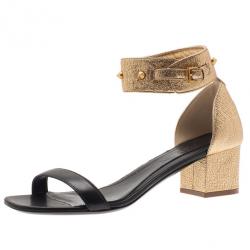 مملوكة مسبقًا صندل اليكساندر ماكوين جلد ثنائي اللون وحزام للكاحل مقاس 39.5