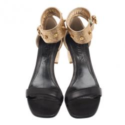 مملوكة مسبقًا صندل اليكساندر ماكوين جلد ثنائي اللون وحزام للكاحل مقاس 39.5