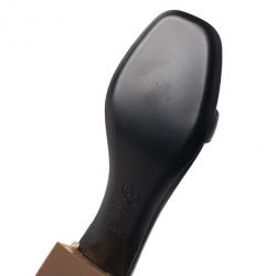 مملوكة مسبقًا صندل اليكساندر ماكوين جلد ثنائي اللون وحزام للكاحل مقاس 39.5