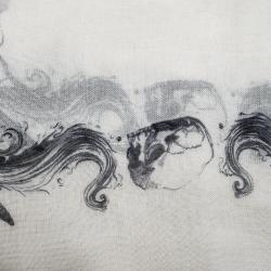 Pre Owned وشاح أليكساندر ماكوين كشمير ومودال طباعة أجنحة وجمجمه مونوكروم