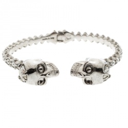 مملوكة مسبقًا Alexander McQueen Twin Crystal Embedded Skull Silver Tone Open Cuff Bracelet