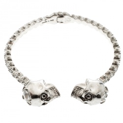 مملوكة مسبقًا Alexander McQueen Twin Crystal Embedded Skull Silver Tone Open Cuff Bracelet