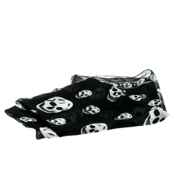 Pre Owned Alexander McQueen Black and White Skull Print Silk Chiffon Scarf