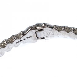 مملوكة مسبقًا Alexander McQueen Twin Crystal Embedded Skull Silver Tone Open Cuff Bracelet