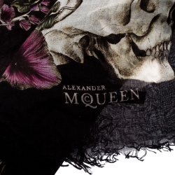 Pre Owned وشاح أليكساندر ماكوين حرير بنقوش موردة وجمجمة أسود