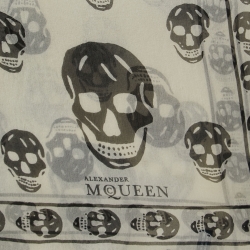 Pre Owned Alexander McQueen Ivory Skull Print Crepe Silk Scarf