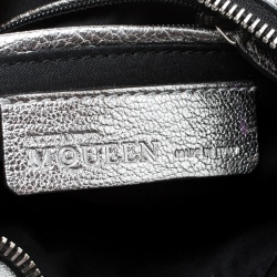 مملوكة مسبقًا Alexander McQueen Metallic Silver Leather Small De Manta Clutch