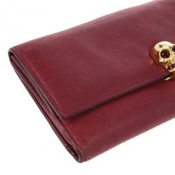 مملوكة مسبقًا Alexander McQueen Red Leather Skull Continental Wallet