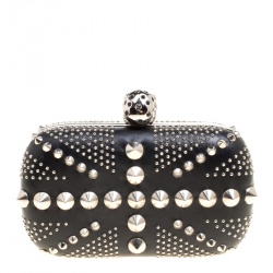 Pre Owned Alexander McQueen Black Leather Skull Studded Brittania Clutch