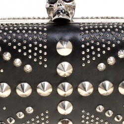 Pre Owned Alexander McQueen Black Leather Skull Studded Brittania Clutch