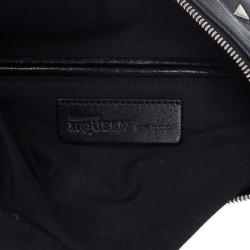 مملوكة مسبقًا Alexander McQueen Black Optical Stud Demanta Clutch