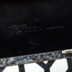 Pre Owned Alexander McQueen White/Black Patent Leather Skull Knuckle Clutch