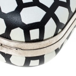 Pre Owned Alexander McQueen White/Black Patent Leather Skull Knuckle Clutch