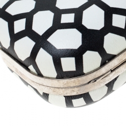 Pre Owned Alexander McQueen White/Black Patent Leather Skull Knuckle Clutch