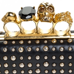 مملوكة مسبقًا Alexander McQueen Black/Gold Studded Leather Skull Knuckle Box Clutch