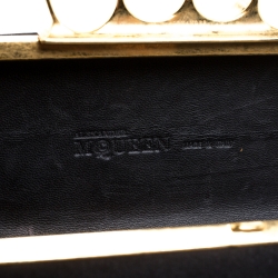 مملوكة مسبقًا Alexander McQueen Black Satin Skull Knuckle Box Clutch