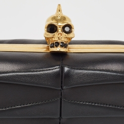 Pre Owned حقيبة كلاتش أليكساندر ماكوين صندوق جمجمة جلد لامعة سوداء