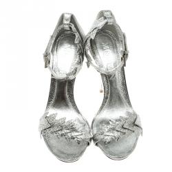 Pre Owned Alexander McQueen Metallic Silver Textured Leather Ivy Leaf Embellished Open Toe Sandals Size 38.5